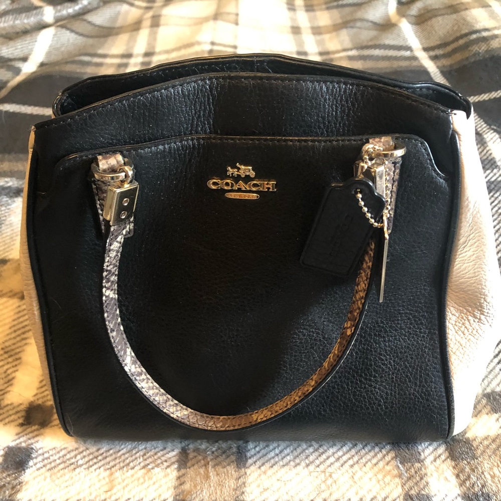 Simple and classic Coach bag - Picture 2 of 5